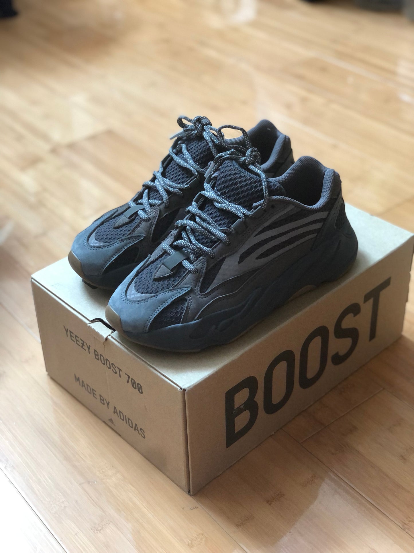 YEEZY 700 GEODE PREOWNED (MENS)