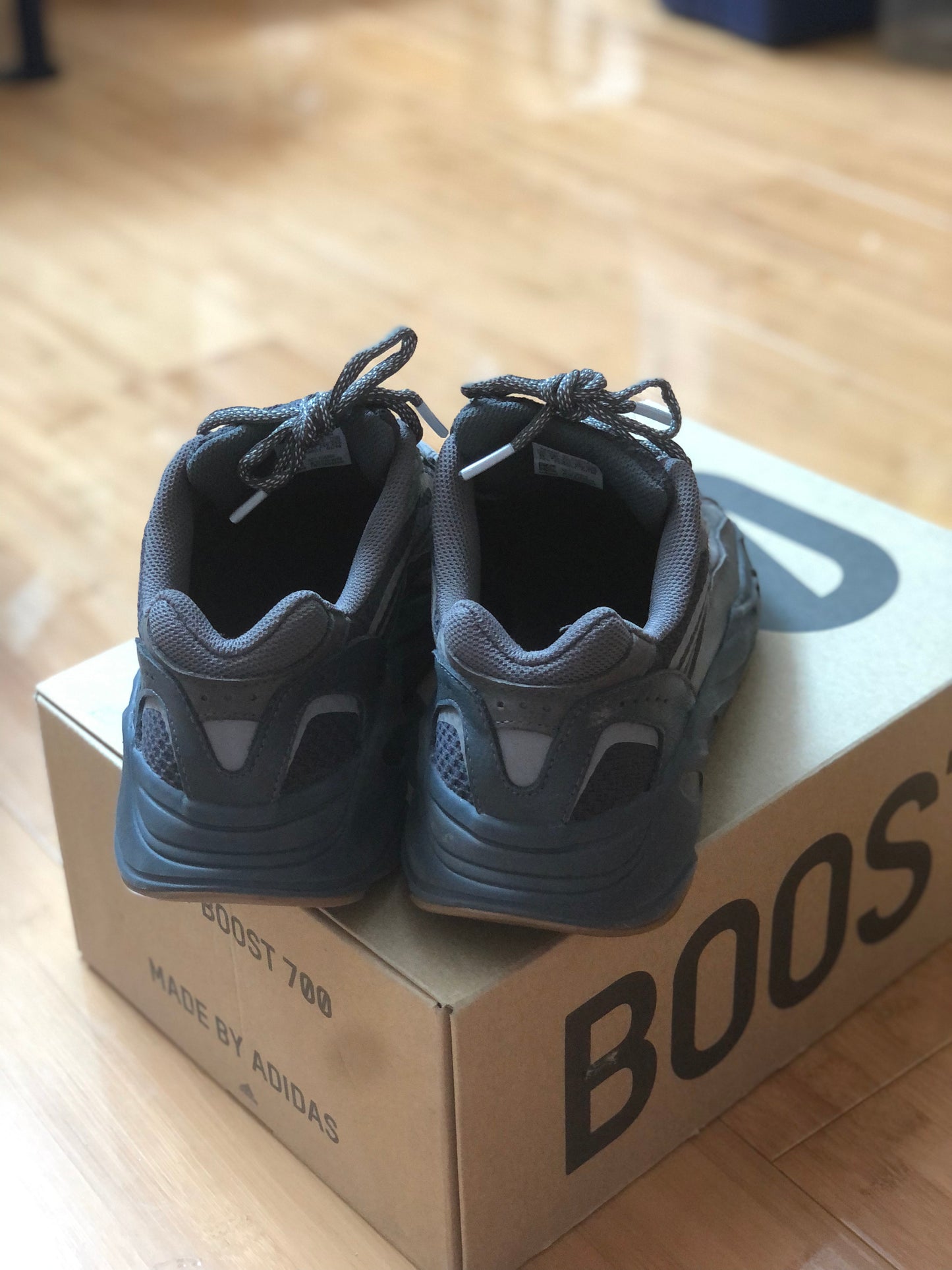 YEEZY 700 GEODE PREOWNED (MENS)