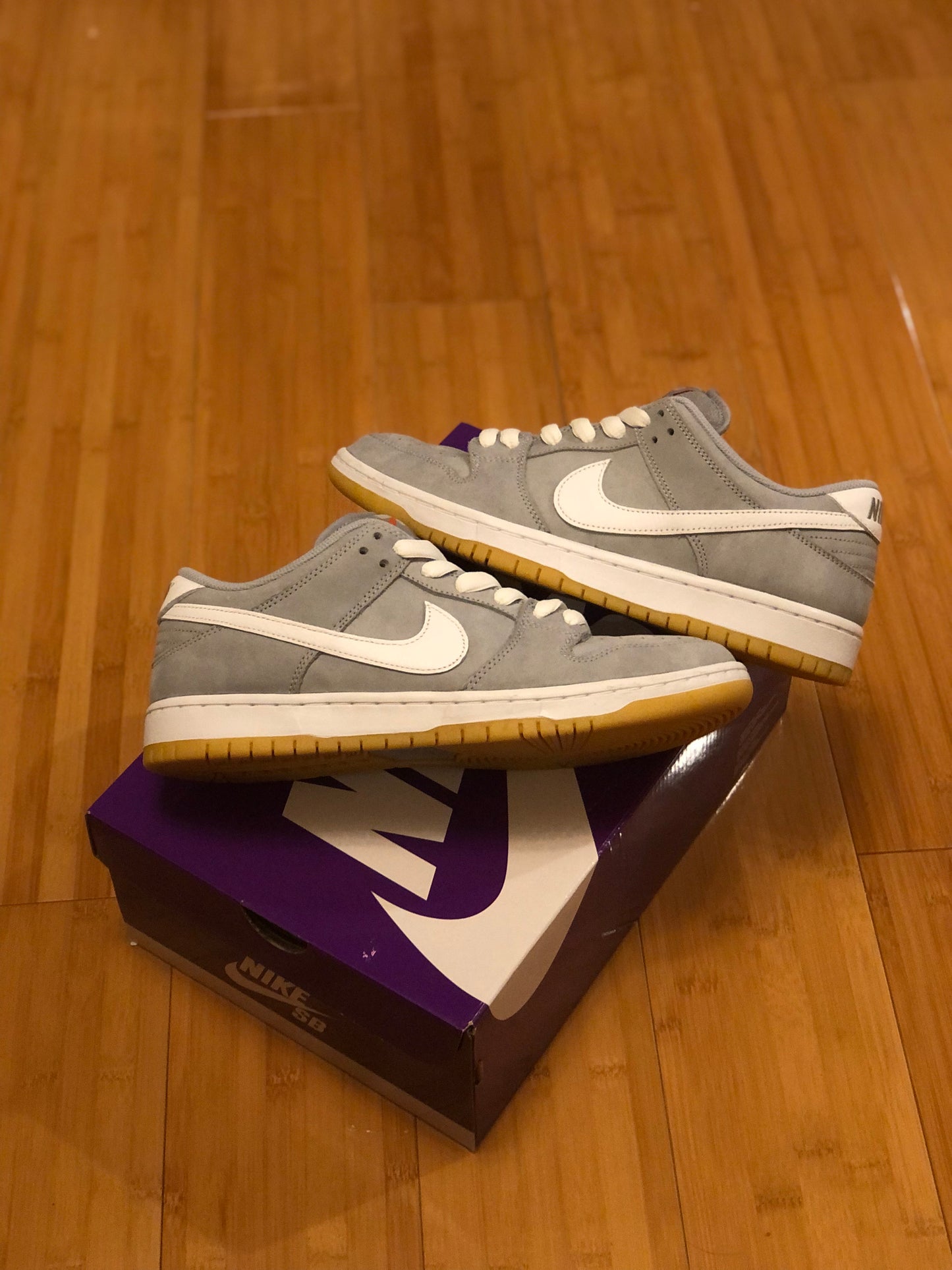 NIKE SB DUNK LOW GREY GUM PREOWNED (MENS)