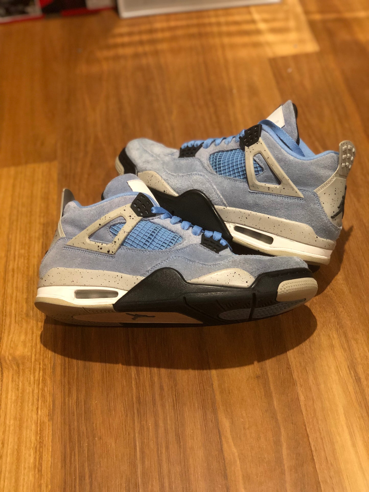 JORDAN 4 UNIVERSITY BLUE US 9 MENS PREOWNED