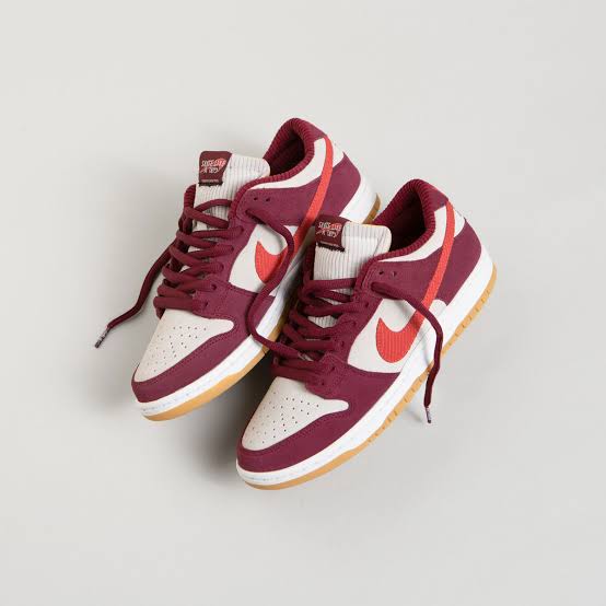 NIKE SB DUNK LOW SKATE LIKE A GIRL (MENS)