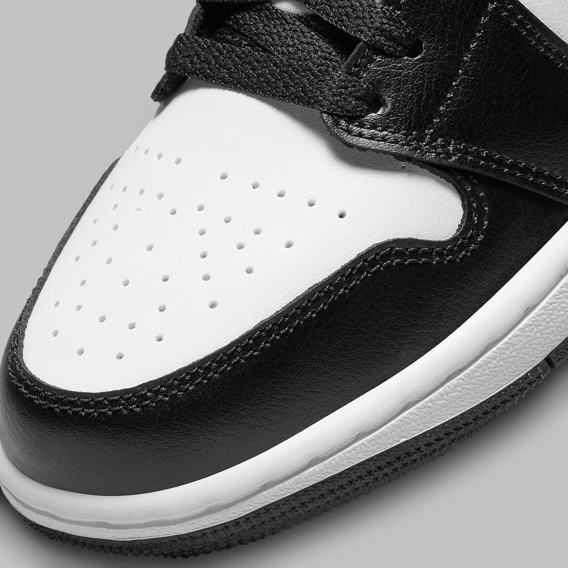 JORDAN 1 LOW PANDA BLACK WHITE (WOMENS)