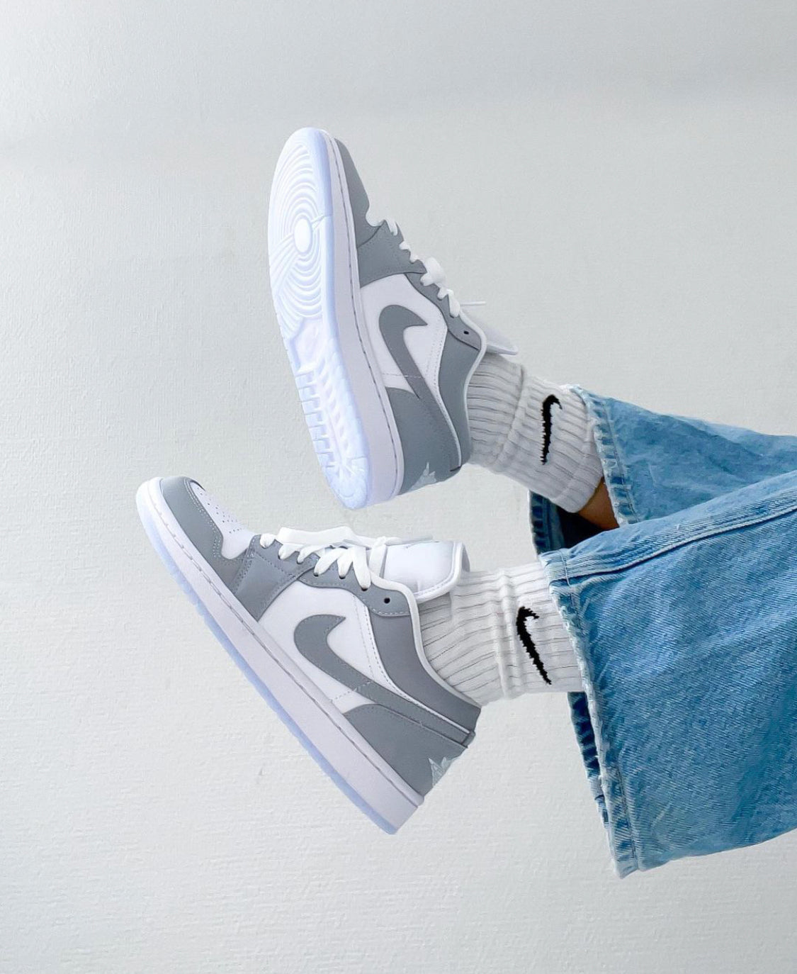 JORDAN 1 LOW WOLF GREY (WOMENS)