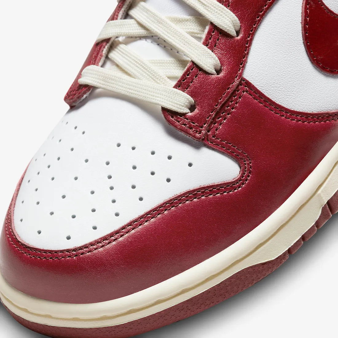 NIKE DUNK LOW VINTAGE TEAM RED (WOMENS)