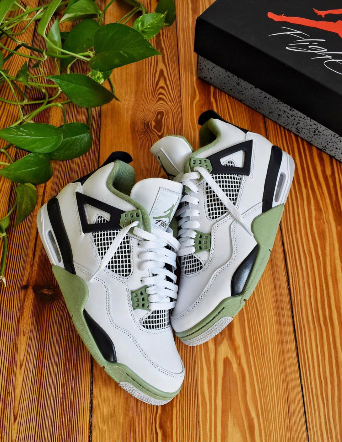 JORDAN 4 SEAFOAM (WOMENS)