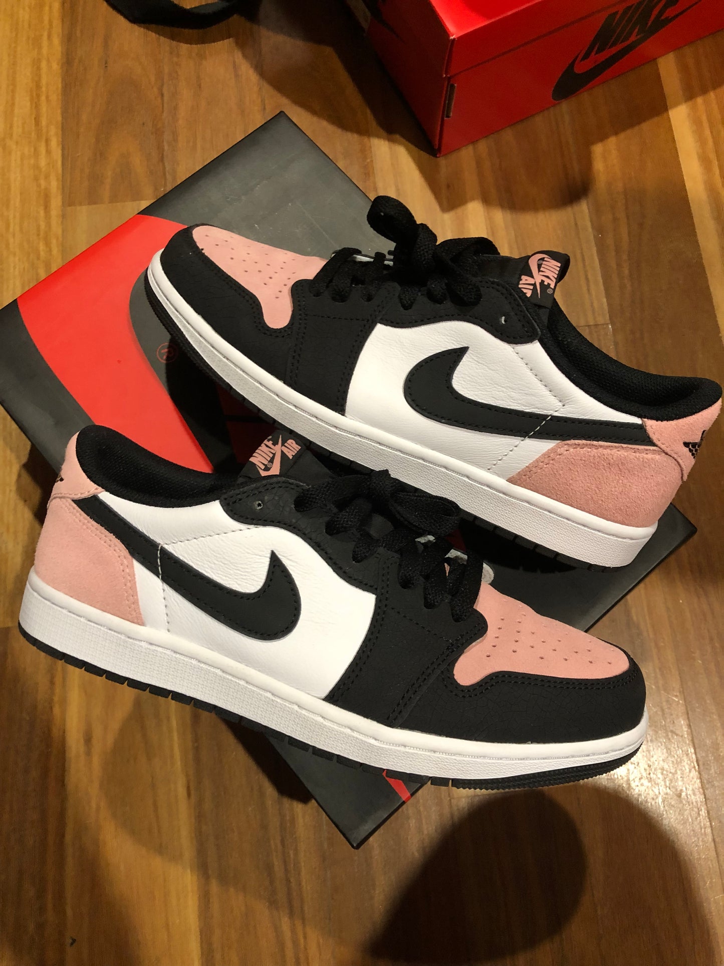 JORDAN 1 LOW OG BLEACHED CORAL US 8.5 MENS PREOWNED