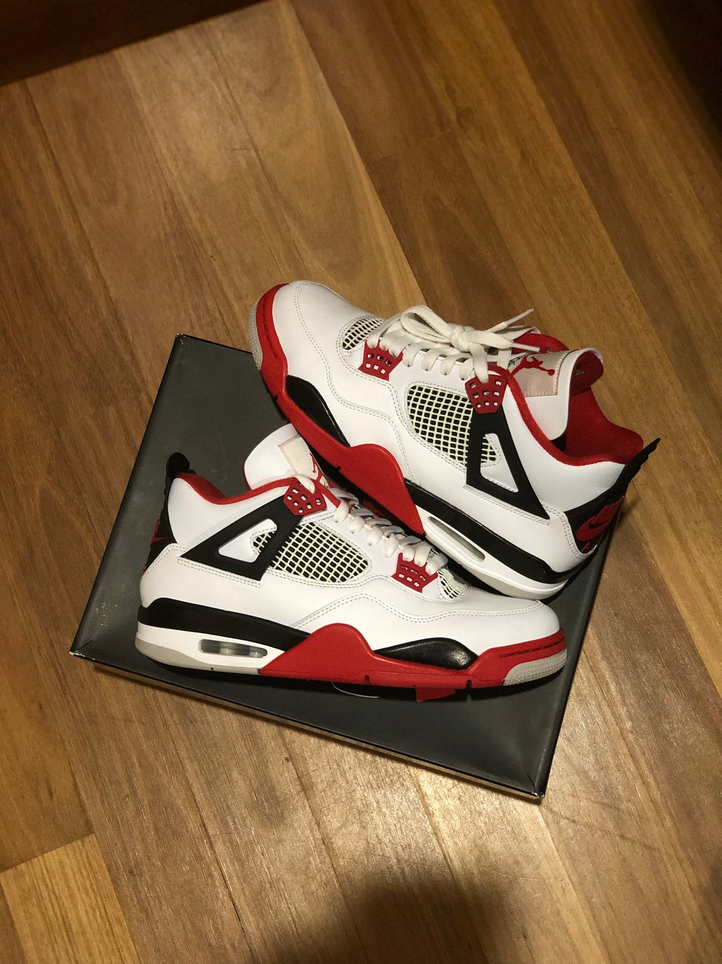 JORDAN 4 RETRO FIRE RED US 9 PREOWNED