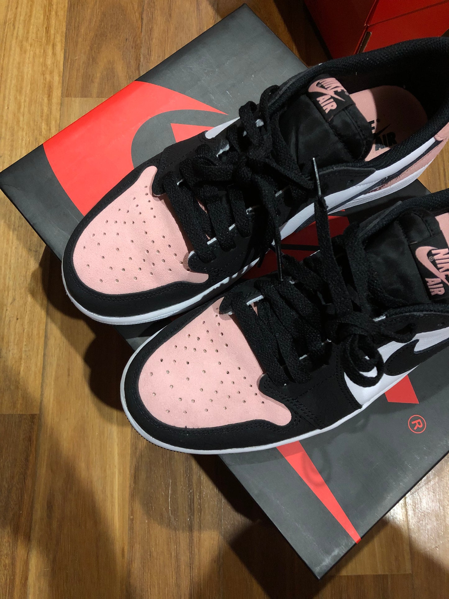 JORDAN 1 LOW OG BLEACHED CORAL US 8.5 MENS PREOWNED