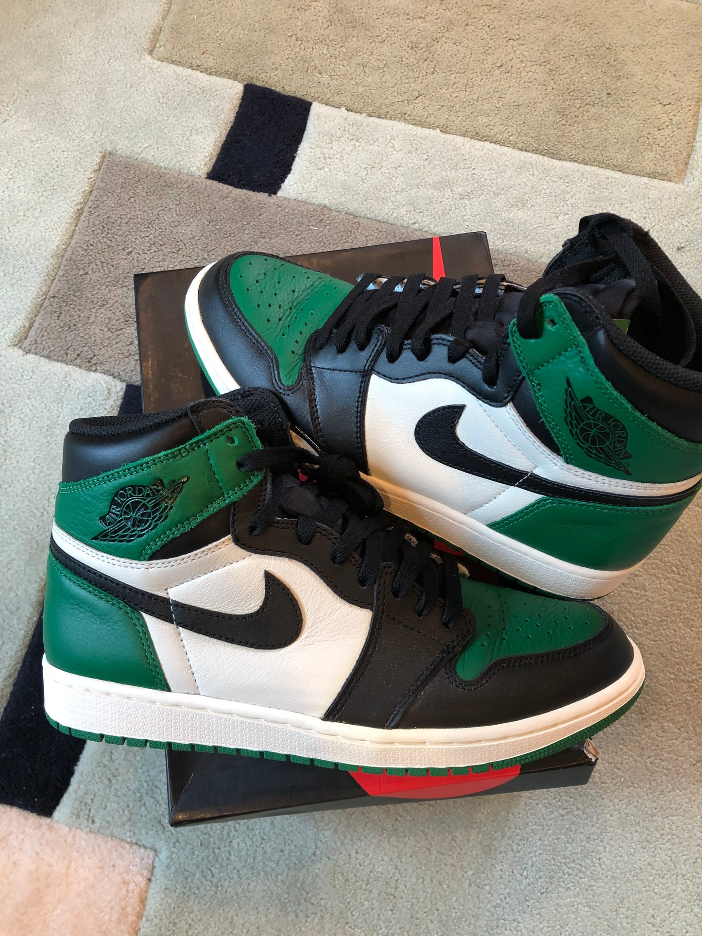 JORDAN 1 HIGH PINE GREEN US 9.5 MENS PREOWNED